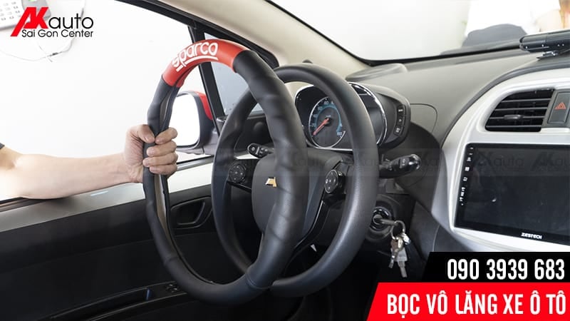 kiểu dáng bọc vô lăng sparco